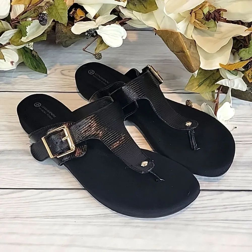 Giani Bernini Rivver t-strap thong sandals in black Women's Size 8.5